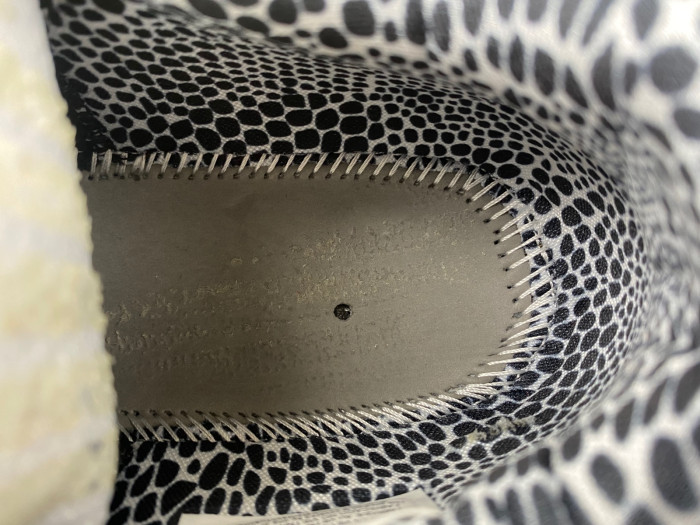 Nike Kobe 7 VI WHITE AND BLACK BLANC ET NOIR CW2190-002