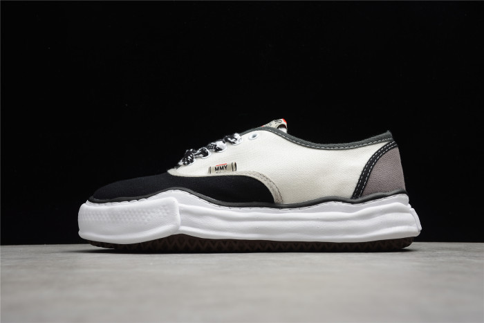 MIHARA YASUHIRO Black WHITE AO2FW707